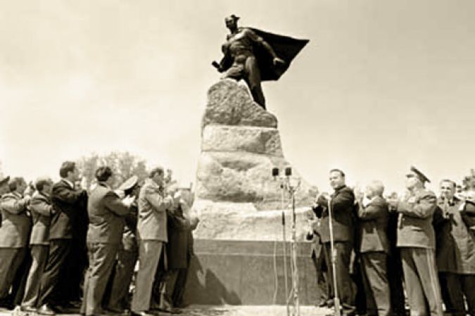 Sovet İttifaqı Qəhrəmanı M. Hüseynzadənin heykəlinin açılışına həsr olunmuş mərasim, 9 may 1973.