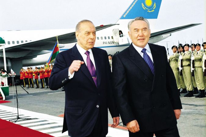 Heydər Əliyev və Qazaxıstan Prezidenti Nursultan Nazarbayev. Bakı, 16 sentyabr 1996.