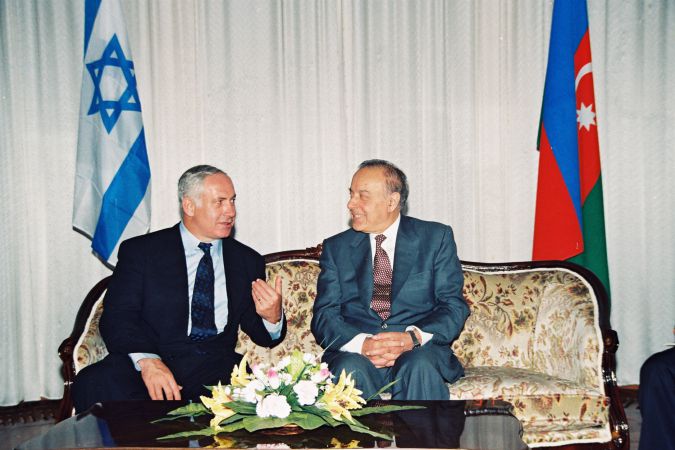 Heydər Əliyev və İsrailin Baş naziri Benyamin Netanyahu. Bakı, 29 avqust 1997.