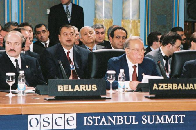 ATƏT-in İstanbul sammitində. 28 aprel 1997.