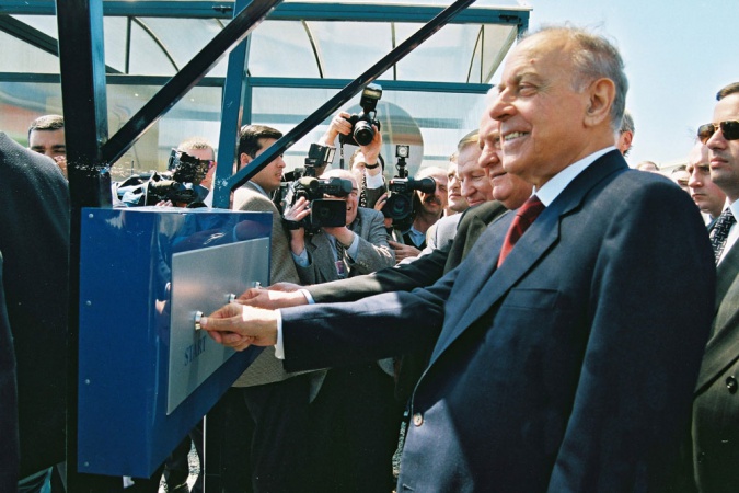 Bakı-Supsa ixrac boru kəməri və terminalının açılışında. Poti, 17 aprel 1999.