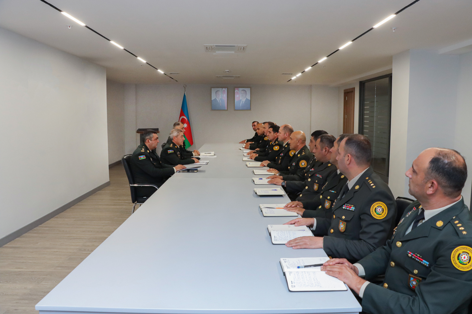 Strateji Obyektlərin Mühafizəsi Dövlət Agentliyində regional idarələrin bölük komandirləri, xidmət, döyüş və fiziki hazırlıq üzrə baş zabitlərinin iştirakı ilə təlim-toplanışı keçirilib